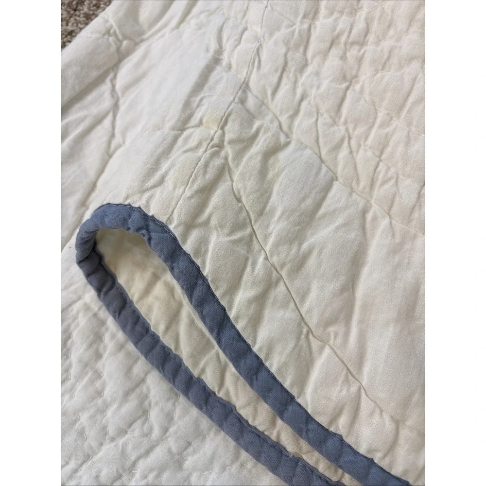 Embroidered Floral Wreath Full Cream Quilt & Shams Scalloped Edge Cottagecore